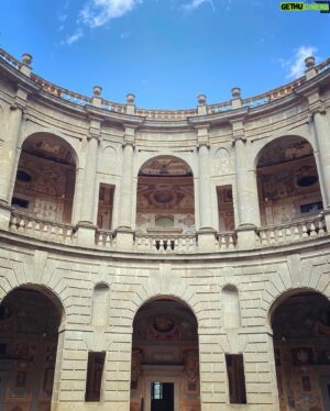 Andrea Bosca Instagram - Posto figo, W l’Italia, baffo importante 

Bella idea, my friend @stefania_roda_ 

@palazzofarnesecaprarola