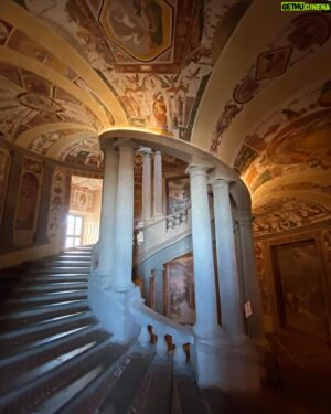 Andrea Bosca Instagram - Posto figo, W l’Italia, baffo importante 

Bella idea, my friend @stefania_roda_ 

@palazzofarnesecaprarola
