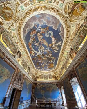 Andrea Bosca Instagram - Posto figo, W l’Italia, baffo importante 

Bella idea, my friend @stefania_roda_ 

@palazzofarnesecaprarola