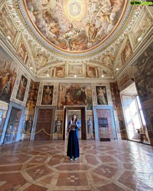 Andrea Bosca Instagram - Posto figo, W l’Italia, baffo importante 

Bella idea, my friend @stefania_roda_ 

@palazzofarnesecaprarola