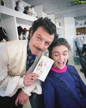 Andrea Bosca Instagram - Tropppico del Cancro, con @catelessy 🧨❤️‍🔥#moodoftheday 

(La leggenda di Johnny Trap continua nelle prossime puntate @giacomogiorgioreal … #noi #pazzimafelici🌟🍝🥷 ) 

#belcanto #backstage #freedom