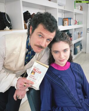 Andrea Bosca Instagram - Tropppico del Cancro, con @catelessy 🧨❤️‍🔥#moodoftheday 

(La leggenda di Johnny Trap continua nelle prossime puntate @giacomogiorgioreal … #noi #pazzimafelici🌟🍝🥷 ) 

#belcanto #backstage #freedom