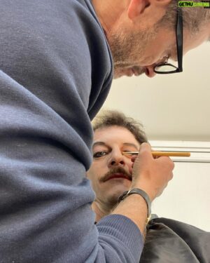 Andrea Bosca Instagram - Tropppico del Cancro, con @catelessy 🧨❤️‍🔥#moodoftheday 

(La leggenda di Johnny Trap continua nelle prossime puntate @giacomogiorgioreal … #noi #pazzimafelici🌟🍝🥷 ) 

#belcanto #backstage #freedom