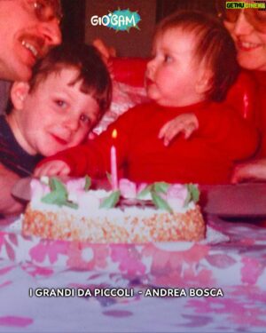 Andrea Bosca Instagram - 🎂Oggi compie gli anni un bravissimo attore italiano che potete scoprire su GioBàm - Il Giornale dei Bambini in un nuovo articolo della nostra rubrica “I grandi da piccoli” 

😎Molte cose non sono cambiate: occhi azzurri, sorriso dirompente e una passione (di famiglia) per le torte… Di chi parliamo? Di @andreabosca a cui GiòBam fa i migliori auguri e invita tutti a cliccare al link in bio per scoprire quale fosse la sua più grande passione da bambino!

📸Nelle foto Andrea insieme alla sorella @elenawendybosca e infine ritratto oggi da @lucabrunetti_photo 
•
#giobam #ilgiornaledeibambini #grandidapiccoli #andreabosca