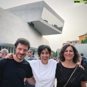 Andrea Bosca Instagram - Che gioia ritrovarci con @dianefleri e la nostra regista @lauraluche qui al @museomaxxi 

per la splendida mostra di @danilobucchi che unisce fotografia a disegni spontanei rivelando l’inconscio, chissa,  facendo tutt’uno con il ritratto.

Per noi è stato subito #FEBBREDAFIENO, il primo film di Laura al Cinema. 

Qui c’era il posto segreto di Matteo, il mio personaggio…  che portava quello di Diane nel proprio mondo: era proprio quella stanza sospesa, quel finestrone all’epoca ancora in costruzione che oggi è il #Maxxi. 

#indimenticabile 

#friends #amicizia #forever #febbredafieno #hayfever @disneyit