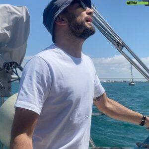 Andrea Bosca Instagram - Marinaio d’acqua dolce con veri lupi di mare 

Fantastica questa @giuseppinaseconda 
🌊 🛟 ⛵️ per veleggiare in amicizia 

Pure a chi come me è “di terra” 
sa far venire il sorriso! 

#veleggiare #friends #vela #sail #sailing 

@luigipinto @mrmeloni @gioelevettraino #nic