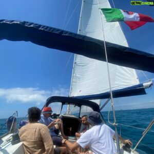 Andrea Bosca Instagram - Marinaio d’acqua dolce con veri lupi di mare 

Fantastica questa @giuseppinaseconda 
🌊 🛟 ⛵️ per veleggiare in amicizia 

Pure a chi come me è “di terra” 
sa far venire il sorriso! 

#veleggiare #friends #vela #sail #sailing 

@luigipinto @mrmeloni @gioelevettraino #nic