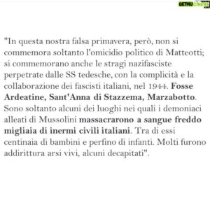 Andrea Bosca Instagram - Io sono italiano e quindi sono antifascista. 

Il contrario di fascismo è democrazia. È libertà di pensare, di dire e di agire sempre nel rispetto degli altr*. 

Il fascismo è violenza, è dipendenza dalla violenza. 

Voglio essere libero da questa dipendenza. Voglio essere libero dal pensiero squadrista e infatti mi sono scelto un lavoro di squadra. 

Voglio avere memoria collettiva della Storia, non solo memorie personali, per quanto brucianti e dolorose. 

Il fascismo non è un’opinione, è un crimine. Non è un’idea, è la morte di tutte le idee. È la fine della libertà e l’inizio della violenza, dello squadrismo punitivo, del bullismo organizzato, semplicemente è un’associazione a delinquere che poi si vuole persino proteggere dietro a leggi ingiuste, sessiste e razziste, leggi fatte ad personam. 

È contro tutto ciò che ho studiato ed amato: il coraggio di vivere in amore e nel rispetto di tutt*. Dai libri, dai film, dal teatro, dalle persone. Milton, Anguilla, Nuto, Pannella… ho imparato che la mia libertà finisce quando inizia quella degli altr*. Il rispetto è per me, il rispetto è per tutti. 

L’ho imparato dai miei insegnanti a scuola, dai miei autori, da Pavese, Fenoglio, dalla mia semplice famiglia contadina, l’ho incarnato a teatro, al cinema e nella vita con le persone, ce lo insegnava con l’arte il nostro maestro Avogadro al Teatro Stabile di Torino. 

L’ha detto bene il Prof. Barbero: delle due, l’una: se non sei antifascista, allora sei fascista.

Oggi mi è arrivato questo video… avevamo 20 anni. La Scuola del Teatro Stabile di Torino al Sacrario del Martinetto ricordava i resistenti fucilati dal Fascismo. 

E mi piace vedere e pensare che i ventenni di oggi siano i nuovi resistenti, i nuovi partigiani, i nuovi italiani, liberi e custodi di quella eredità di democrazia. 

Sono antifascista perché credo nella democrazia. 

Buona Festa della Liberazione. Buon 25 Aprile. Viva l’Italia antifascista 

Andrea Bosca

#25aprile #festadellaliberazione #italia 

Il testo finale è di @antonioscurati