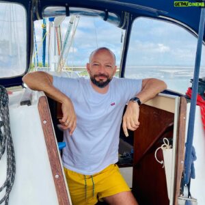 Andrea Bosca Instagram - Marinaio d’acqua dolce con veri lupi di mare 

Fantastica questa @giuseppinaseconda 
🌊 🛟 ⛵️ per veleggiare in amicizia 

Pure a chi come me è “di terra” 
sa far venire il sorriso! 

#veleggiare #friends #vela #sail #sailing 

@luigipinto @mrmeloni @gioelevettraino #nic