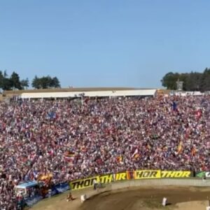 Andrea Dovizioso Instagram - I’m so glad to have been at MXoN, last weekend. 
It has been an outstanding experience, intense and full of passion.
@albyforato303 @andreaadamo80  @andreabonacorsi32 achieved an incredibly well deserved result👊🏻
𝙎𝙚𝙢𝙥𝙡𝙞𝙘𝙚𝙢𝙚𝙣𝙩𝙚 𝙥𝙖𝙯𝙯𝙚𝙨𝙘𝙤

#MXoN #mxgp #offroad
