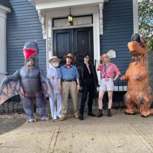 Andrea Levesque Instagram - Halloween 2022. Salem, MA. #jurassicpark 

🦕 🦖 
#dinosaurcostume #jurassicparkcosplay #halloweencostume #salemmassachusetts #alangrant #lauradern