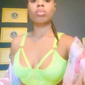 Andrea-Rachel Parker Instagram - healing looking different for everyone. growth looks different for everyone. there is no reason to compare ones self bc we are specially designed.

✨eliminates bloat
✨controls appetite & binge
✨clears skin (unless youre detoxing which may cause skin to firstly purge)
✨helps digestion
✨eases bowels 

there is no thc, no cbd, no hemp, neither is there any opium in this product. it is a secret blend of cinnamon acv & love. 🤤

#heal #happy #slim #fit #health #vegan #acv #acvgummies #gummysqueeze #edible #eats #yum #melanin #fitness