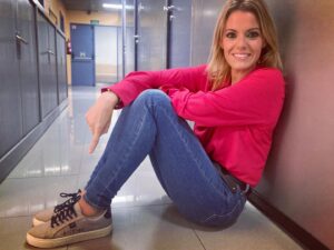 Andrea Ropero Instagram - Vuelta a la normalidad y con ruedas de #lamarcamásnormaldelmundo @timpersbrand 😊 Estas zapatillas están diseñadas al 100% por personas con discapacidad visual. Ayudan a derribar barreras y estereotipos para una normalización social de las personas ciegas. ¡Preciosas! Gracias #AitorDiegoyRoberto  @otrostipos #inclusión #discapacidadvisual
