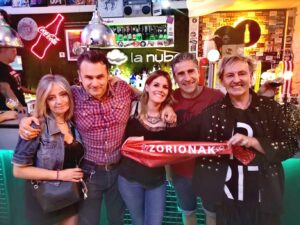 Andrea Ropero Instagram - Mi cara lo dice todo…😍 Gracias infinitas amig@s por la sorpresa de anoche!!!! Gracias @varonamente por amenizar semejante velada y GRACIAS a ti, maitia, por tanto…. ❤️ #fiestasorpresa #quénoche #40veranos #llegael6dejulio 🥳 @adelagonzaleztv @felixindelavida  @beatrizmarcos1963 @unaietxabe @yofuiaegb_oficial @dj_nashbilbao @fanta_naranja3
