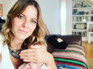 Andrea Ropero Instagram - Tardes de sábado con mi pequeña guerrera ❤️ #exprimiendolosdías #familytime #prontovueltaalcurro 💫
