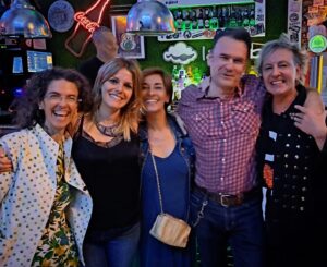 Andrea Ropero Instagram - Mi cara lo dice todo…😍 Gracias infinitas amig@s por la sorpresa de anoche!!!! Gracias @varonamente por amenizar semejante velada y GRACIAS a ti, maitia, por tanto…. ❤️ #fiestasorpresa #quénoche #40veranos #llegael6dejulio 🥳 @adelagonzaleztv @felixindelavida  @beatrizmarcos1963 @unaietxabe @yofuiaegb_oficial @dj_nashbilbao @fanta_naranja3