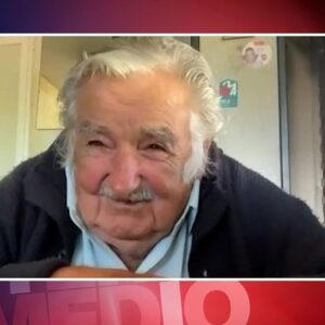 Andrea Ropero Instagram - Esta noche toca decir “hasta pronto”  en @elintermedio. Pararé durante unas semanas para descansar y mimar a la visita que llegará a casa 🐣💫
Antes, la entrevista de hoy a @pepe.mujicaok en la que hablamos de todo esto y que tanto se ha currado el equipo👇 ¡Nos vemos! 😎 @estelagiraldo