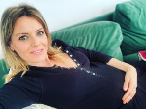 Andrea Ropero Instagram - Tarde ociosa 😬 #mimandoal🤰🐣 #mañanarodaje #nosvemosenplató💫