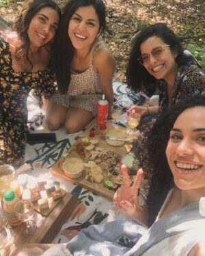 Andrea Sixtos Instagram - A beautiful day made perfect by my amazing sisters… nature, flowers, mimosas, all the snacks, sweets and laughter a girl can ask for and of course so much love. Thank you sistas, you make my life and heart so full of spirit and the purest happiness. I love you!!!!! 🌼🌿🥰🎂🪻💕✨

And a huge thank you to everyone who’s reached out to wish me a Happy Birthday, happy it was! #TaurusSeason #34YearsYoung 😆🙏🏼💓💫
