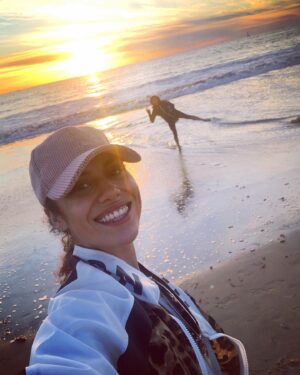 Andrea Sixtos Instagram - ..twas a lovely day indeed 🧡 @dr.zelinamedina 

#VeniceBeach #Friendship #OceanWaves #Ocean #Sunset #FullMoon #Birds #Healing