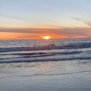Andrea Sixtos Instagram - ..twas a lovely day indeed 🧡 @dr.zelinamedina 

#VeniceBeach #Friendship #OceanWaves #Ocean #Sunset #FullMoon #Birds #Healing