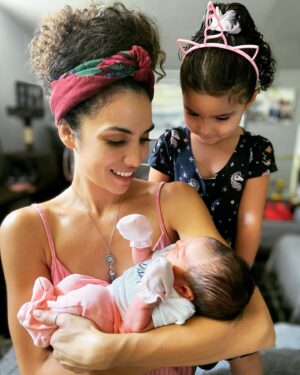 Andrea Sixtos Instagram - I think I’ve got this auntie thing down 😆🙌🏼 so thrilled to finally welcome the latest addition to our family.. Audrey Anna Amores.. born August 21st @ 3:33am 💖 #ImObsessed #PerfectLittleAngel #AuntieLife #ImAPro 🥰