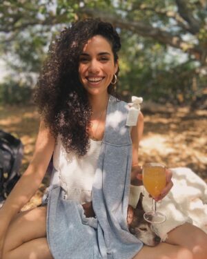 Andrea Sixtos Instagram - A beautiful day made perfect by my amazing sisters… nature, flowers, mimosas, all the snacks, sweets and laughter a girl can ask for and of course so much love. Thank you sistas, you make my life and heart so full of spirit and the purest happiness. I love you!!!!! 🌼🌿🥰🎂🪻💕✨

And a huge thank you to everyone who’s reached out to wish me a Happy Birthday, happy it was! #TaurusSeason #34YearsYoung 😆🙏🏼💓💫