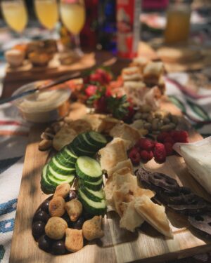 Andrea Sixtos Instagram - A beautiful day made perfect by my amazing sisters… nature, flowers, mimosas, all the snacks, sweets and laughter a girl can ask for and of course so much love. Thank you sistas, you make my life and heart so full of spirit and the purest happiness. I love you!!!!! 🌼🌿🥰🎂🪻💕✨

And a huge thank you to everyone who’s reached out to wish me a Happy Birthday, happy it was! #TaurusSeason #34YearsYoung 😆🙏🏼💓💫