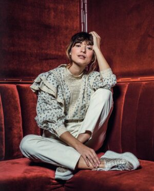 Andrea Tivadar Instagram - Muchas gracias @distrito41madrid por esta bella entrevista junto a un equipo maravilloso! Un dia memorable en mi elegante Madrid🙏🏼🌈🙌🏽
.
Revista @distrito41madrid 
.
Photography @luafischer 
.
MUA @naogayoso 
.
Styled by @joseherrerastylist 
.
Gracias por su apoyo @cesarcarrera_esp @fifthactors