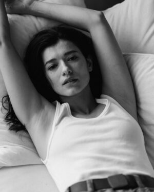Andrea Tivadar Instagram - Georgius @andreativa 📷💕
We make this portraits in 5minutes, thank you !😍

#portrait #photography #sensuality #blackandwhite #womanportrait