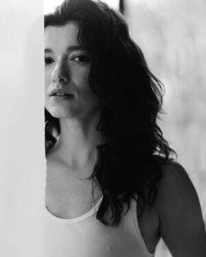 Andrea Tivadar Instagram - Georgius @andreativa 📷💕
We make this portraits in 5minutes, thank you !😍

#portrait #photography #sensuality #blackandwhite #womanportrait