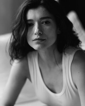Andrea Tivadar Instagram - Georgius @andreativa 📷💕
We make this portraits in 5minutes, thank you !😍

#portrait #photography #sensuality #blackandwhite #womanportrait