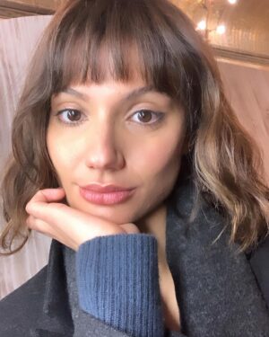 Andrea Vasiliou Instagram - baby it’s cold outside 🎶 ❄️ 
-
#cashmere #film #character #netflix #work #fun #actress #snowday #love #bts #nomakeupmakeup