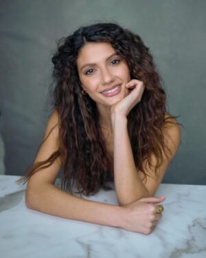 Andrea Vasiliou Instagram - Today is gunna be a good day, I can feel it ✨ let the birthday shenanigans begin 💃🏻 even though my actual birthday is Sunday 😂 some new shots of my curly locks with the talented @kimhardyphotography @larisa.mua 
-
#livetocreate #shoot #fashion #editorial #studio #model #actress #love #makeup #beautyshoot #wmodel #naturalhair #curls #greek #actor #studioshoot #lookoftheday