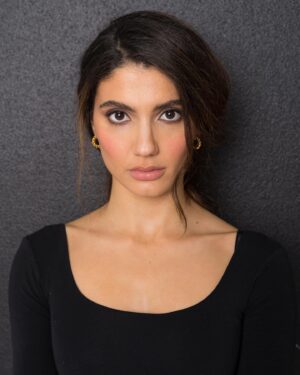 Andrea Vasiliou Instagram - In the studio with @melissajohnsonphotog @jennydmu 🤍 
-
#headshot #love #makeup #hair #boldlook #smokey #create #creatives #shoot #mediterranean #studioshoot