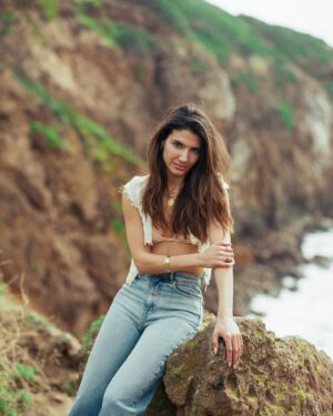 Andrea Vasiliou Instagram - Entering into Soft Girl Era… The sea has my heart. Always. 🤍💙
-
#nature #malibu #film #sea #california #love #natural #rock #shoot #shooting #docmartens #denim