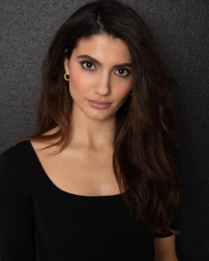Andrea Vasiliou Instagram - In the studio with @melissajohnsonphotog @jennydmu 🤍 
-
#headshot #love #makeup #hair #boldlook #smokey #create #creatives #shoot #mediterranean #studioshoot