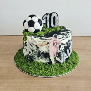 Andrea Veselá Instagram - #cake #birthdaycake #soccercake

A jeden fotbalový 🙂