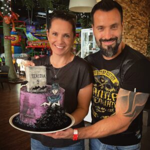 Andrea Veselá Instagram - Dekujeme nasi mile @cukrarinka_ za dalsi prekrasny a vynikajici dort pro nasi oslavenkyni❤️