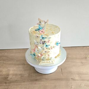 Andrea Veselá Instagram - #cake #birthdaycake #butterflycake

A jeden s motýlky ♥️