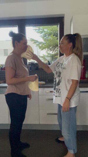 Andrea Veselá Instagram - 🤣🤣🤣🤣🤣🤣🤣
@cukrarinka_ 
#tortilovavyzva #tortilla #fun #instafun #instagram #kravyvakci