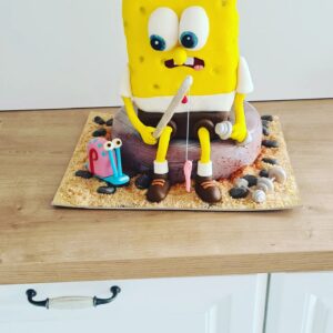 Andrea Veselá Instagram - #sweetsixteen #son #family #firstcake #spongebobcake

Včera jsem dělala dort synovi k 16 narozeninám ( jojo, Spongebob stále vede❤️). Abych byla přesná, spongebob, který rybáři a posiluje a samozřejmě nechybí ani nejlepší kamarád Gary☺️. A vzpomněla jsem si, že můj úplně první dort, který jsem kdy udělala, byl k jeho druhým narozeninam. Snad je tam vidět nějaky posun 🤣. Pak jsem si dala asi tři roky pauzu, asi když jsem viděla výsledek 12 hodinové práce 🤣. Ale syn byl nadšený, stejně jako dnes ❤️. Bertiku krásne narozeniny, a zůstaň tak skvěly a laskavý ❤️.