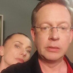 Andrea Veselá Instagram - Jak dopadlo vaření s Alicí Bendovou a její sestrou Andrejkou Cukrařinkou? 🙈

Kdo si video pustí až do konce, uvidí Rákosníčka! 🍀