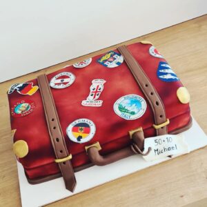 Andrea Veselá Instagram - #cake #cakedecorating #cakes #cakedesign #suitcasecake #travel #holiday

Taky bych si zabalila kufřík a někam se vydala 😉