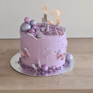 Andrea Veselá Instagram - #cake #cakedecorating #cakes #cakedesign #birthdaycake #violetcake #butterflycake