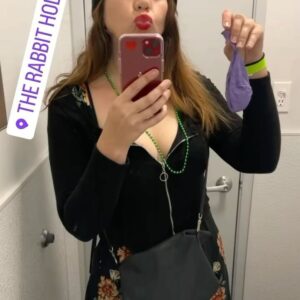 Andrea Vicunia Instagram - Who doesn’t love a bathroom selfie?😂✌🏼🤩 #someonestopme #travelingcomedian 
#love

WHERE DID YOU GO THIS YEAR?