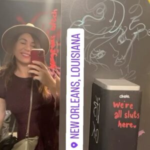 Andrea Vicunia Instagram - Who doesn’t love a bathroom selfie?😂✌🏼🤩 #someonestopme #travelingcomedian 
#love

WHERE DID YOU GO THIS YEAR?