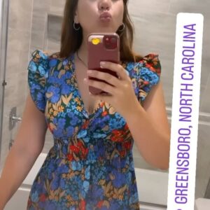 Andrea Vicunia Instagram - Who doesn’t love a bathroom selfie?😂✌🏼🤩 #someonestopme #travelingcomedian 
#love

WHERE DID YOU GO THIS YEAR?