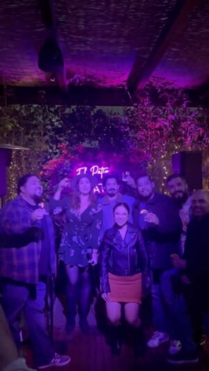 Andrea Vicunia Instagram - “Noches de Comedia” @tatel.beverlyhills 💕 
Con comediantes super talentosos:
@ofcourseitscarlos @hoozay @sergiothecomic @karinareyl @leosaavedracomedy @_sergiomelgar_elcheko Hosted by: @andreavicunia 

GRACIAS por el talento y las risas!!!! 

QUEREMOS EL SIGUIENTE CON $1 MARGARITAS???