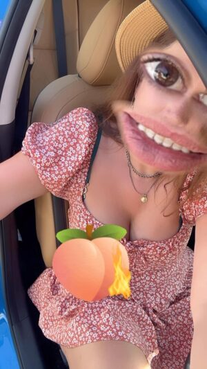 Andrea Vicunia Instagram - This filter makes me laugh so much🤣🤣

My car screen was unavailable “due to high temperatures” 😱 and my ass suffered the worst! I had to drive to set so ☠️

@nissan please do better! 

HAS IT EVER HAPPENED TO YOU?

#wtf #extremeheat #cartemperature #comedy #comedian #lasvegas #lv